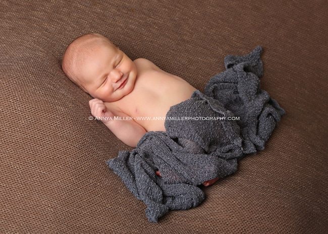 toronto newborn pictures by Annya Miller