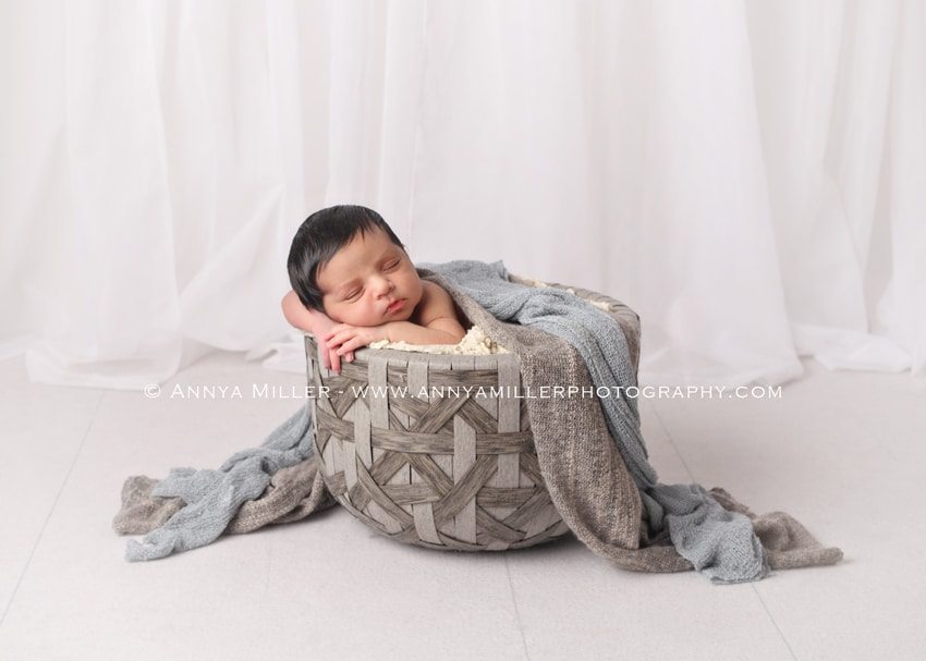 Baby pictures by Toronto Area Newborn Photographer Annya Miller 