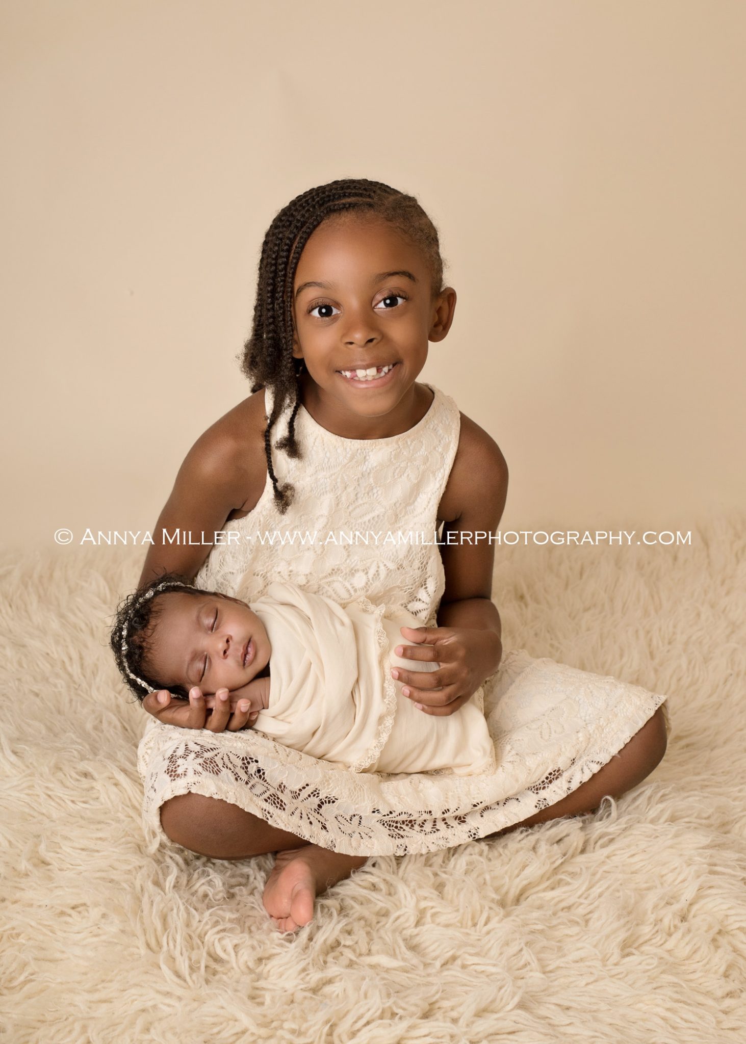 Newborn portraits by local newborn photographer Annya Miller 