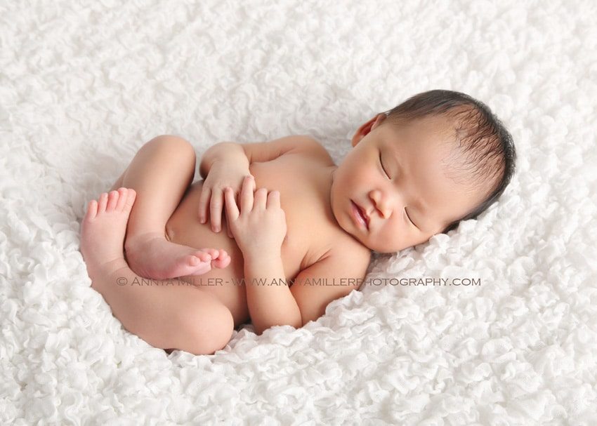 Newborn baby photographed by Toronto Newborn photographer Annya Miller