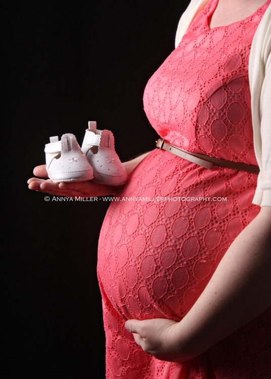 Pickering pregnancy photography by Durham Region photographer Annya Miller