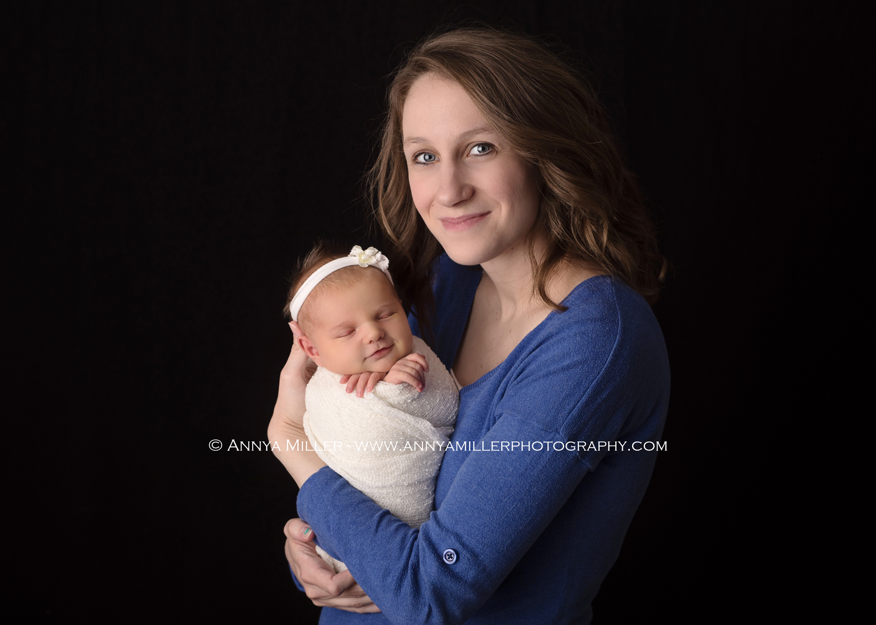 Portrait of a newborn baby girl by Toronto newborn photographer Annya Miller