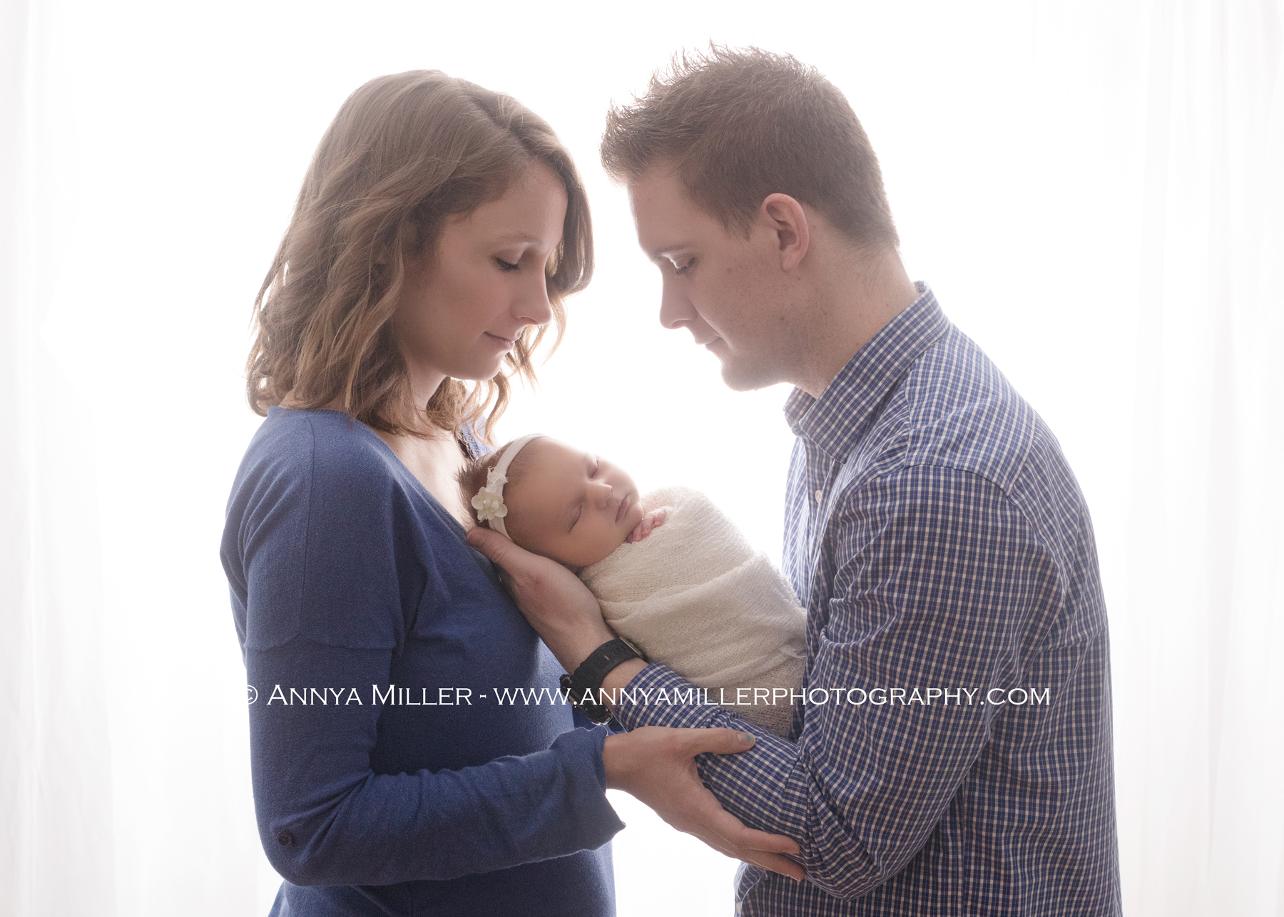 Portrait of a newborn baby girl with parents by Toronto newborn photographer Annya Miller