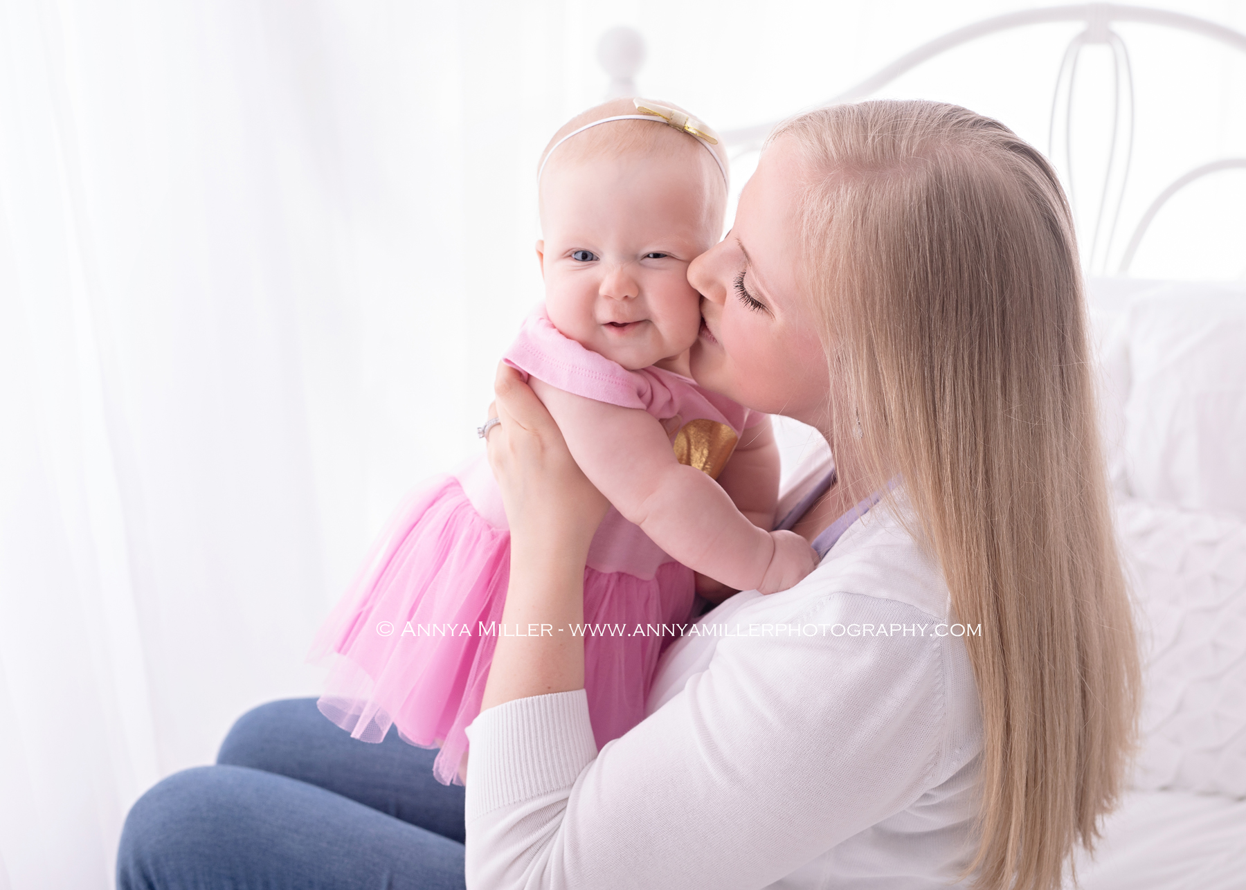 Pickering Mother's Day mini session of Mommy and daughter by Durham Region photographer Annya Miller 