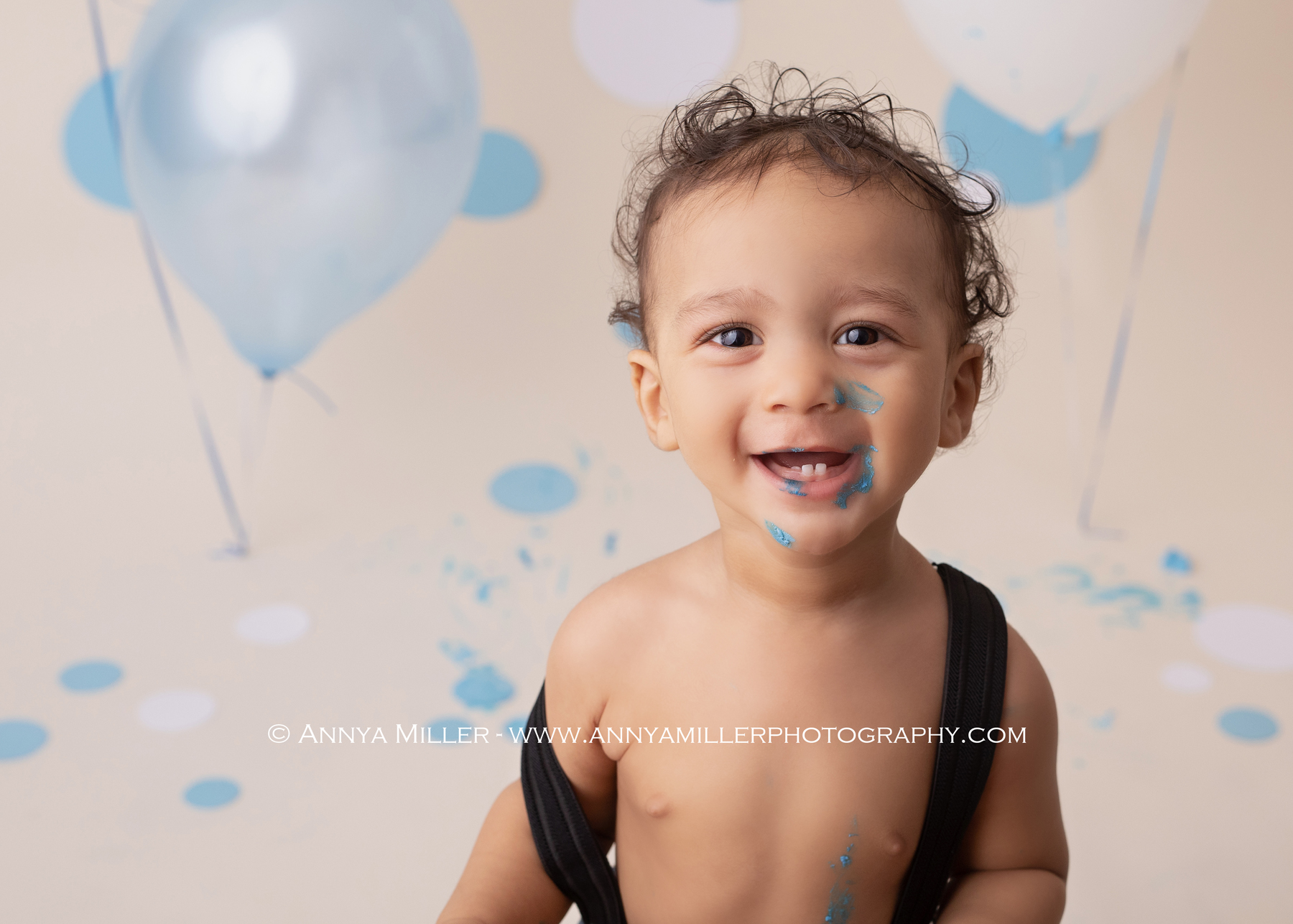 durham cake smash session of little boy eating birthday cake and splashing in bubble bath by Pickering photographer Annya Miller 