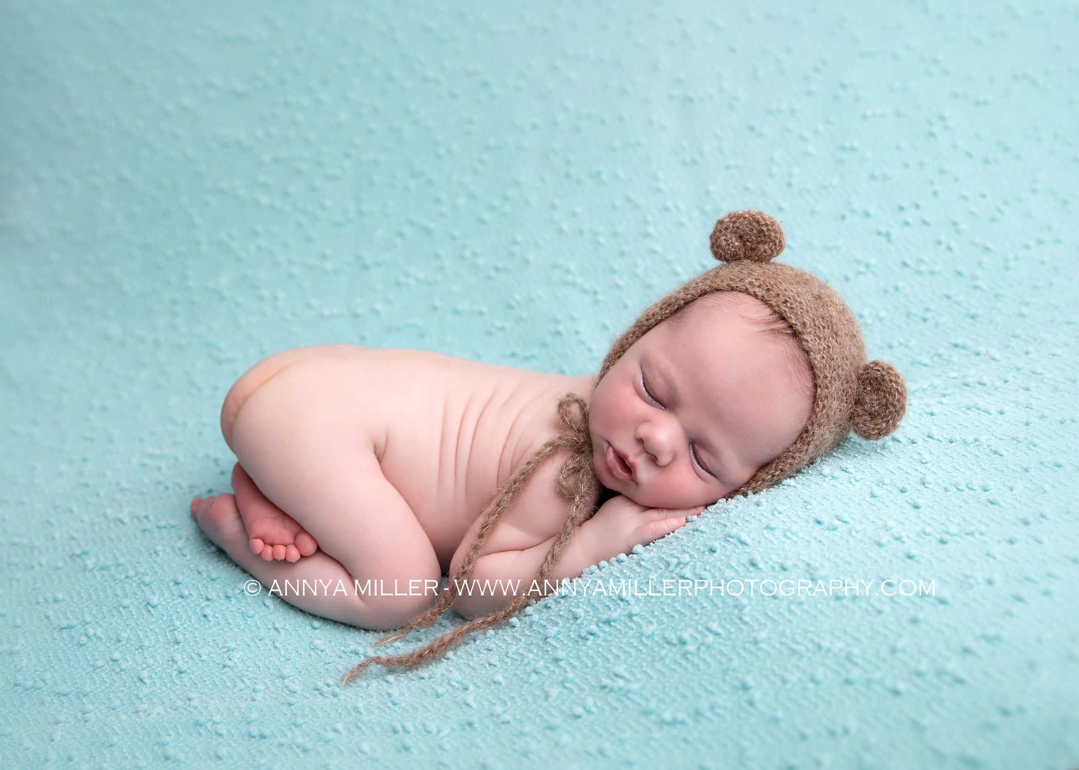 Portraits of baby boy in bear hat by ajax newborn photographer Annya miller 