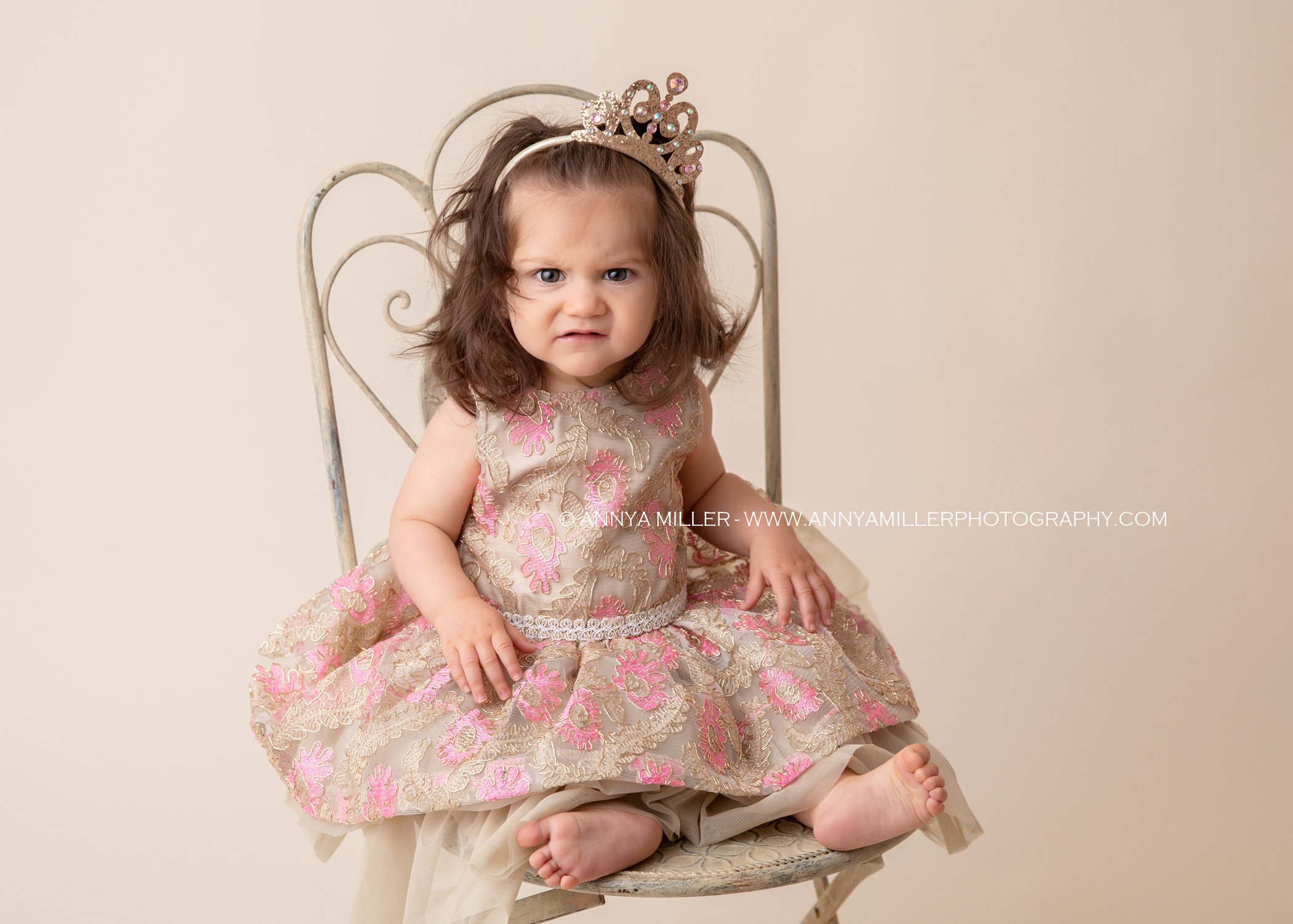 First birthday portraits of baby girl in pink and gold by GTA cake smash photographer Annya Miller 