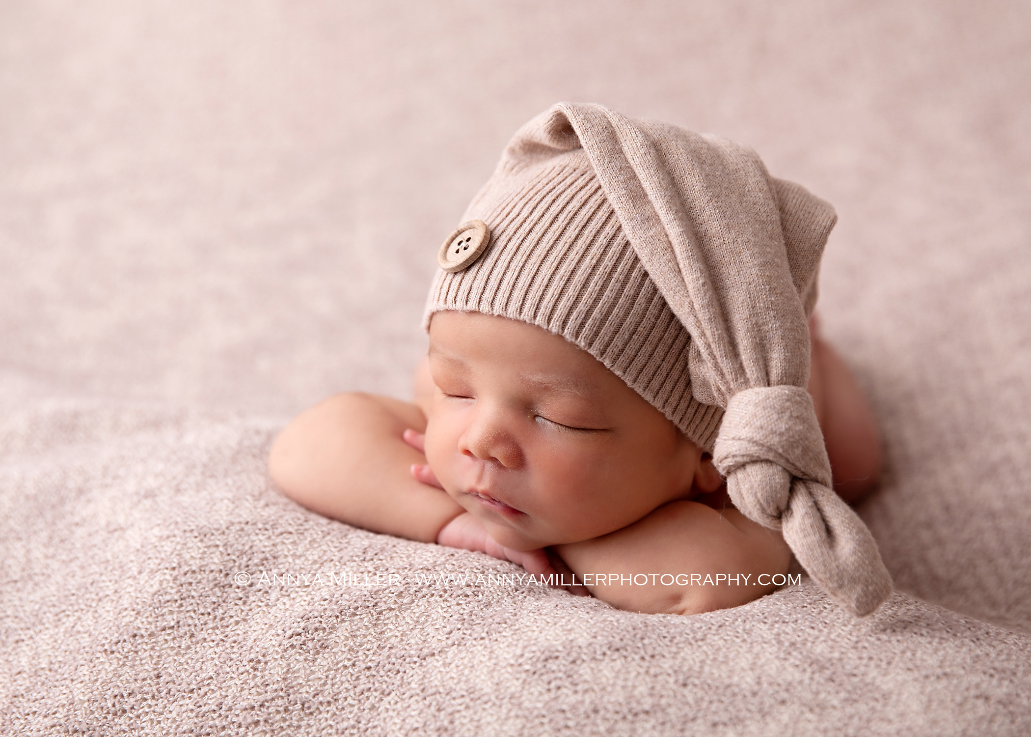 Portraits of newborn baby boy by Toronto newborn photographer Annya Miller 