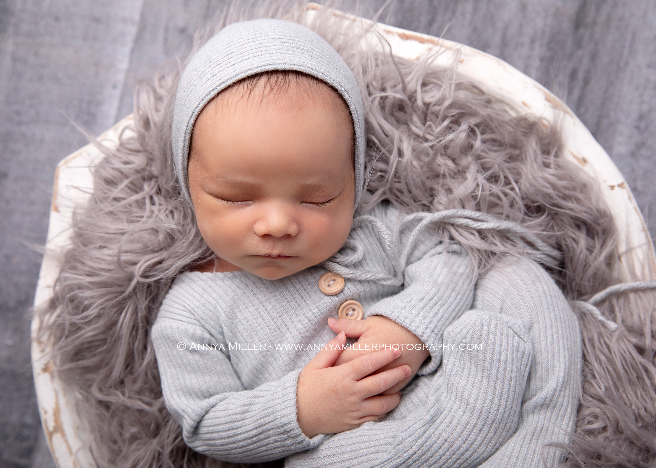 Portraits of newborn baby boy by Toronto newborn photographer Annya Miller