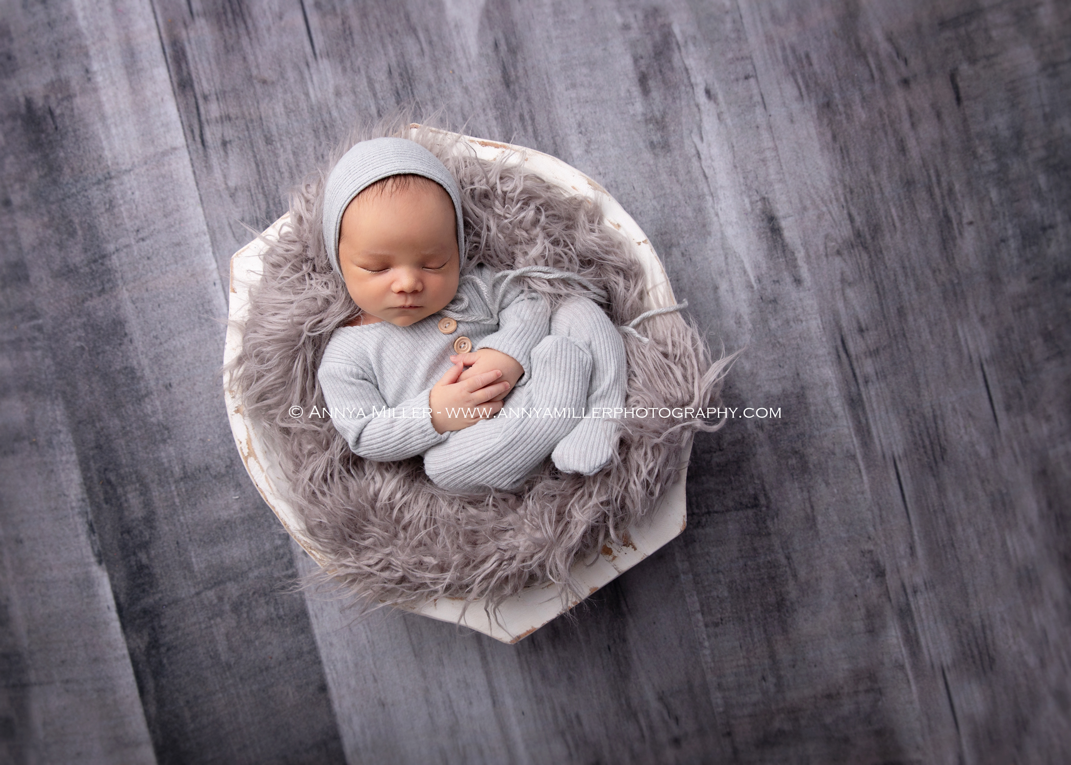 Portraits of newborn baby boy by Toronto newborn photographer Annya Miller 