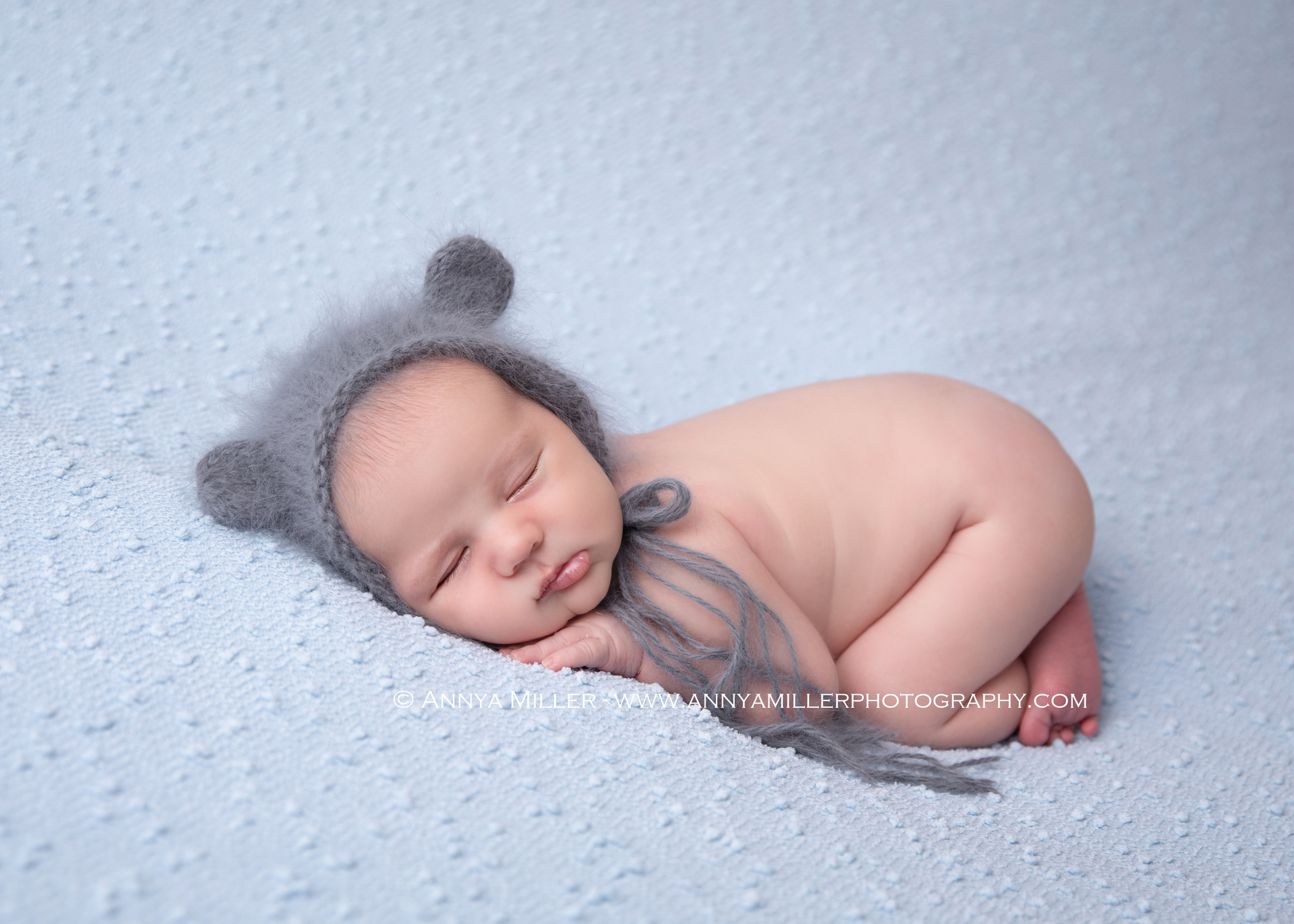 Toronto newborn photos of brand new baby boy by Annya Miller Photography 