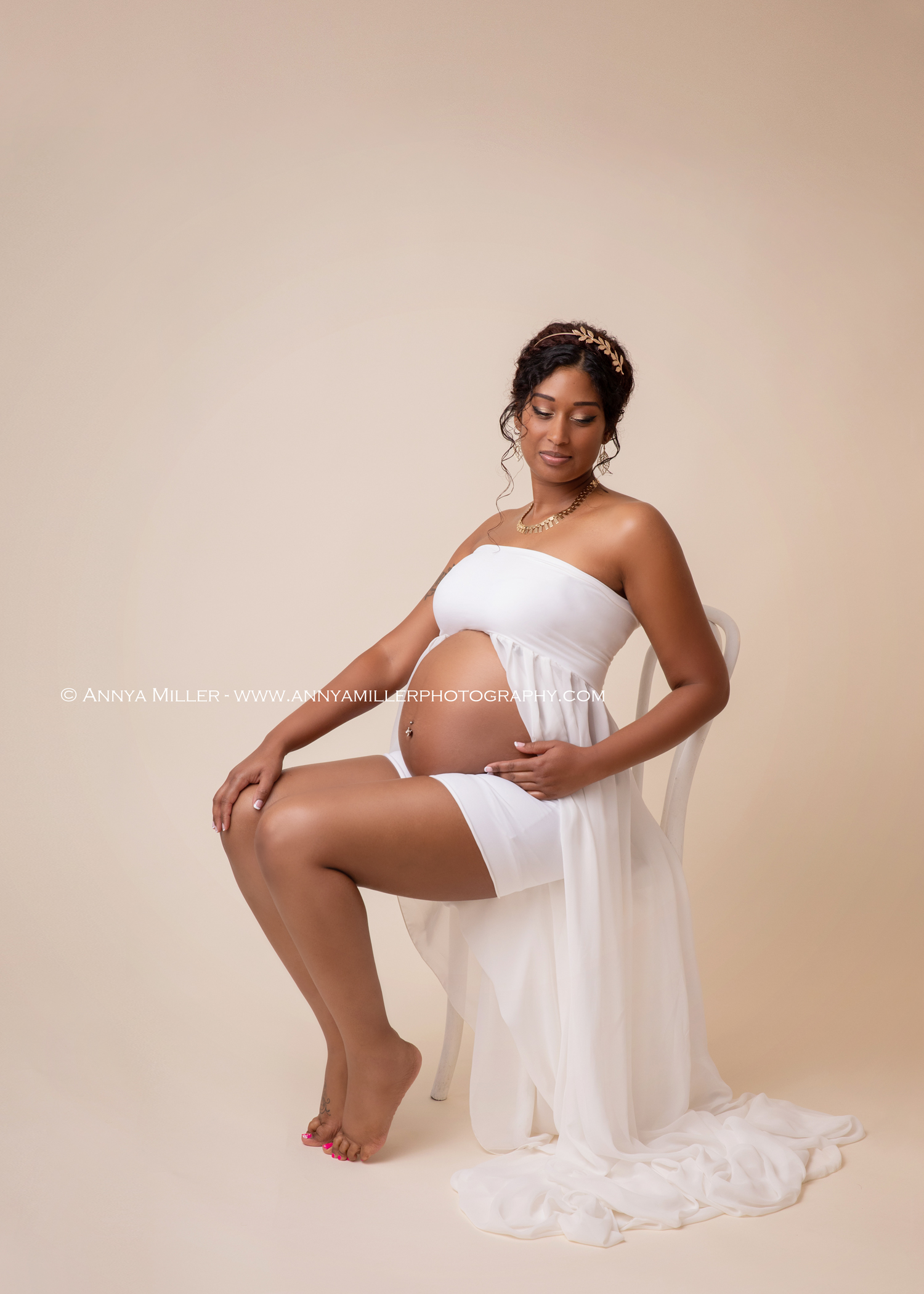 Portrait of pregnant woman by Whitby maternity photographer Annya Miller of Pickering
